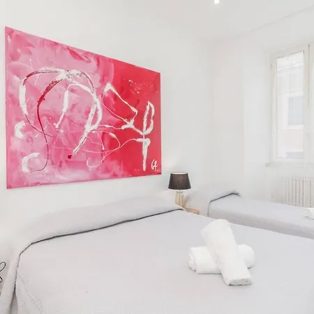 Large In Center, Termini Area Apartment Rome
