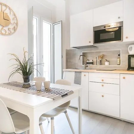 Apartment White Ostilia