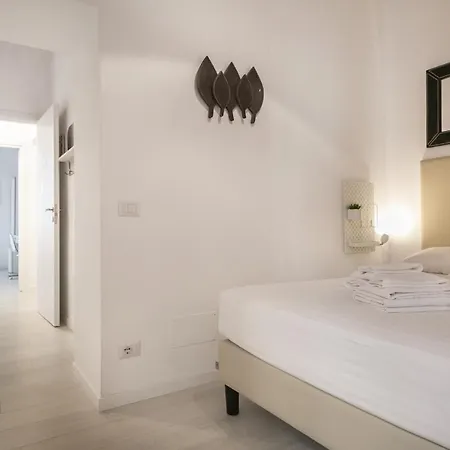White Ostilia Apartment Rome