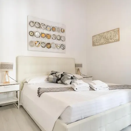 White Ostilia Apartment *
