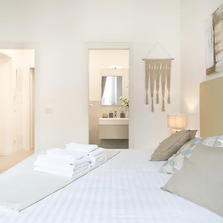 Apartment White Ostilia Rome