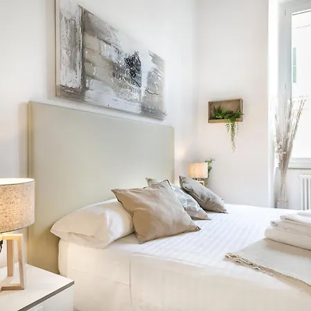 White Ostilia Apartment