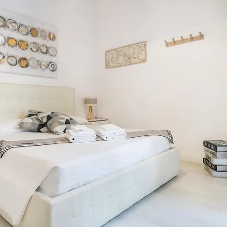 Apartment White Ostilia Rome
