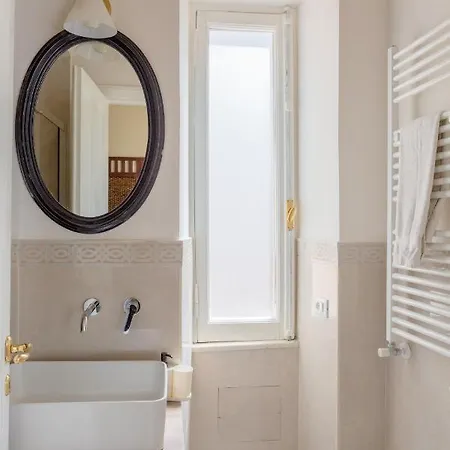 Romantica With Balcony Near San Giovanni Apartment *