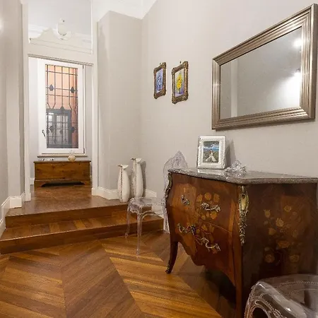 Apartment Gregoriana Luxury In Rome