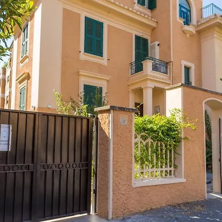 Appartamento Romantica With Balcony Near San Giovanni