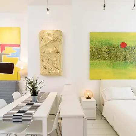 White Ostilia Apartment