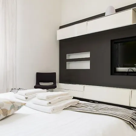 White Ostilia Apartment Rome
