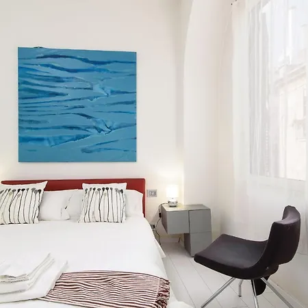 White Ostilia Apartment Rome