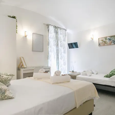 White Candia * Rome
