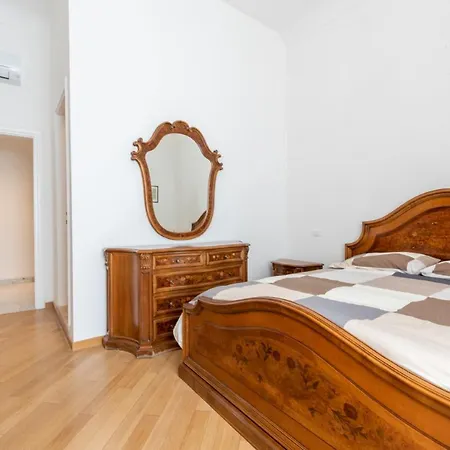 Carosi Apartment, Via Del Viminale Apartment Rom