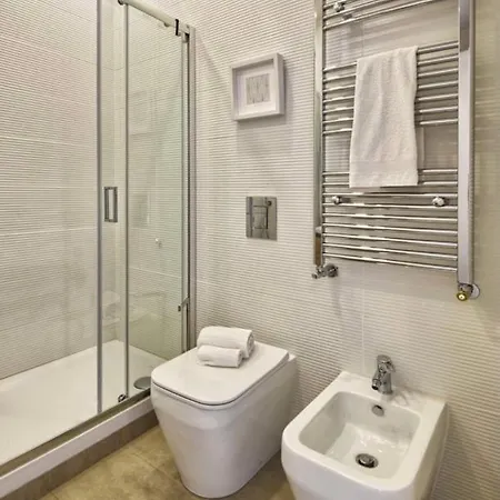 Vatican Luxury Home Jacuzzi Apartment