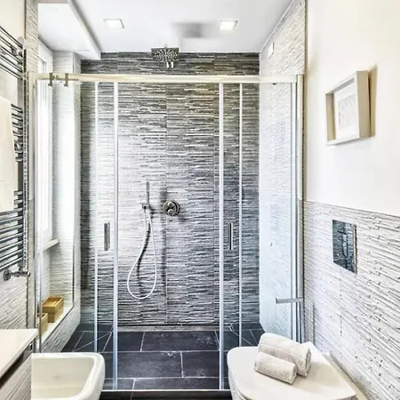 Vatican Luxury Home Jacuzzi Apartment