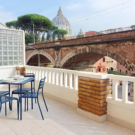 Bright Cupolone View Apartment