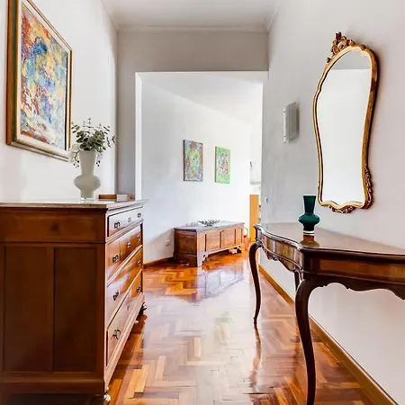Large And Bright Amazing View Basilica San Giovanni In Laterano Apartment *