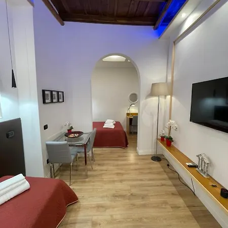 Elian In The Center Of Apartment