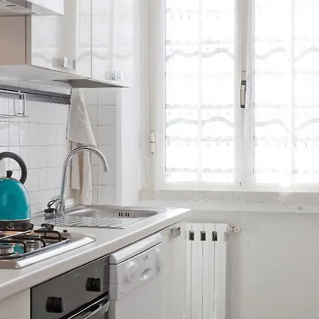 Pateras Flower-rental In Appartement Rome