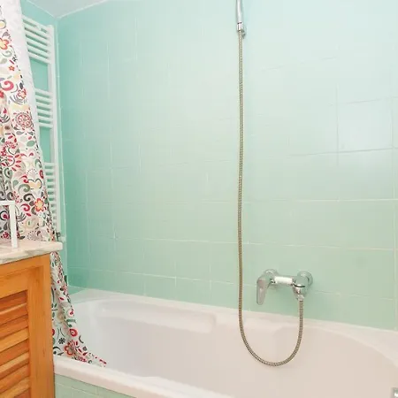 Pateras Flower-rental In Apartment