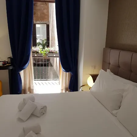 Little Queen Pantheon Guest house 4*