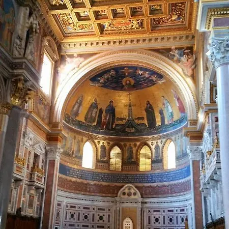 Large And Bright Amazing View Basilica San Giovanni In Laterano Rome