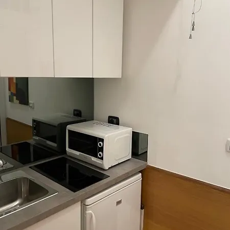 Elian In The Center Of Apartment *
