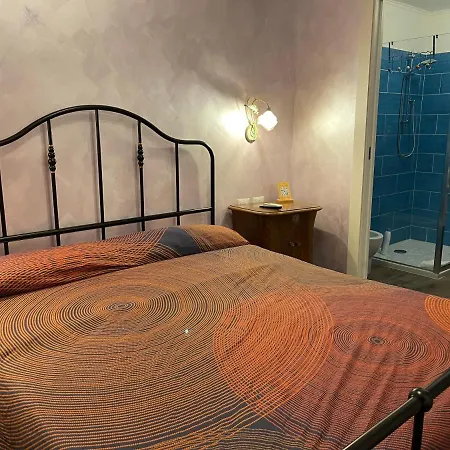 Iris Bed & Breakfast 2*