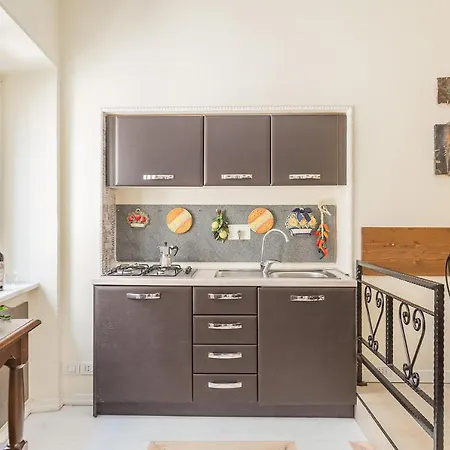 La Maison Nel Centro Storico Di Apartment *