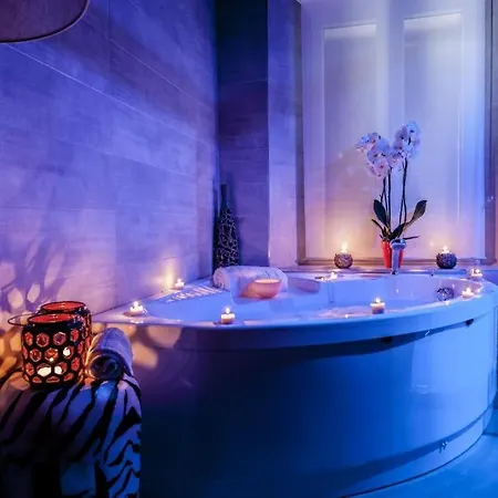 Town House Spagna- Luxury Rooms With Jacuzzi Bath