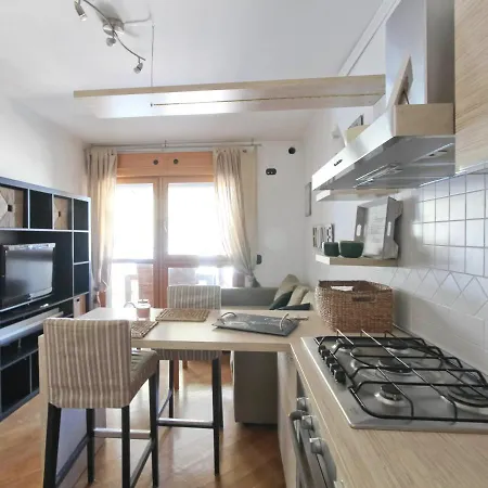 Cozy Terrace Close To Eataly And Metro Piramide Apartment