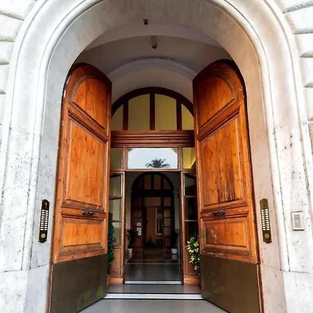 Guest house We Love Roma Guest House