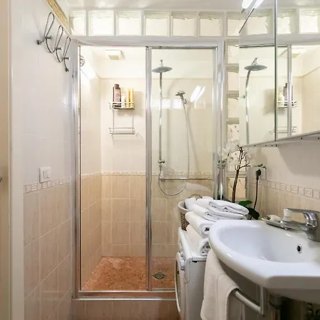Monti Romantic Sunshine Maisonette * Rome