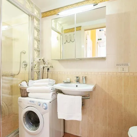 Monti Romantic Sunshine Maisonette * Rome