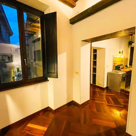 Trevi Fountain Stylish Apartment *
