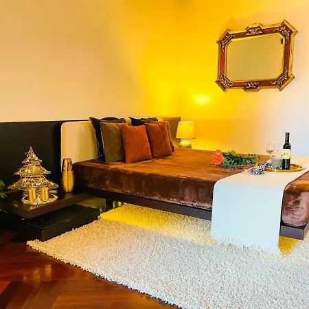 Trevi Fountain Stylish Apartment