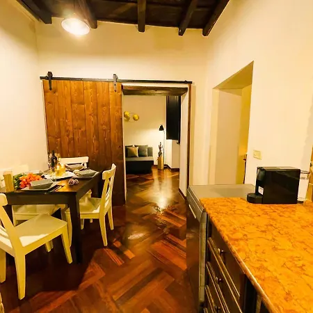 Apartment Trevi Fountain Stylish