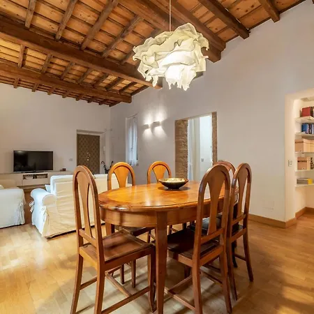 Apartment Pantheon Luxury Apartment