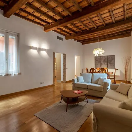 Pantheon Luxury Apartment *