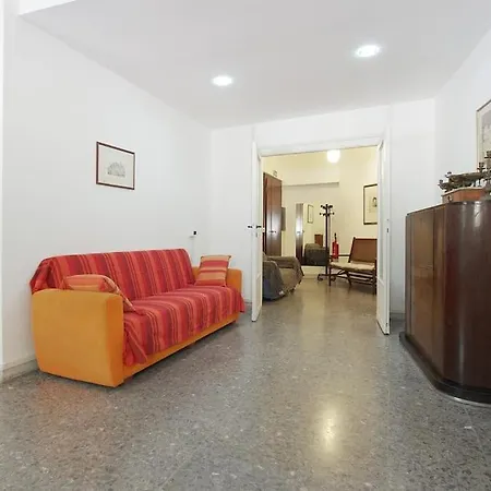 Labriola St Peter's House- Free Parking