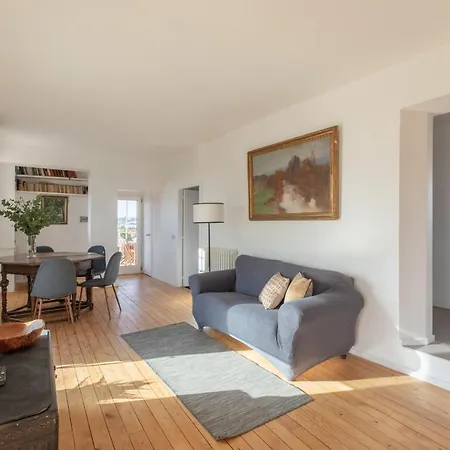 Iflat Penthouse Overlooking