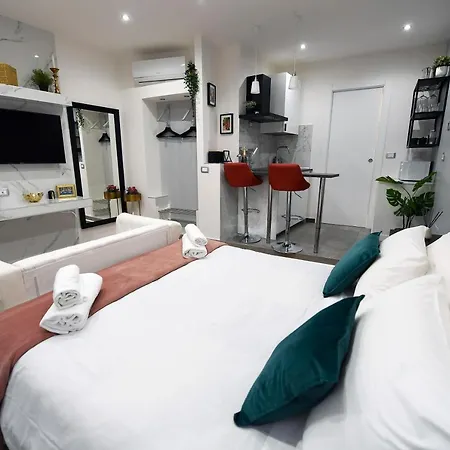 Easy Holidays - Suite Colosseo * Rome