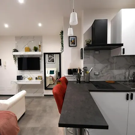Easy Holidays - Suite Colosseo Apartment Rome