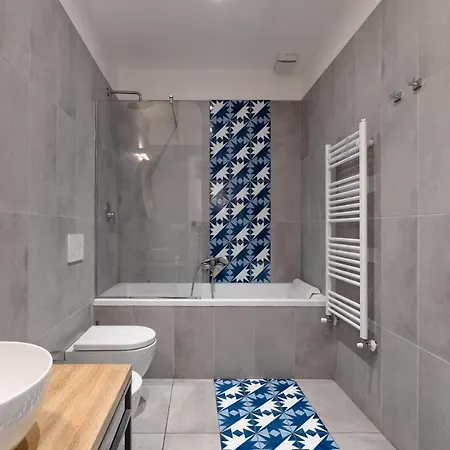Fontana Di Trevi!! Comfy&elegant 3bedroom 2bath Apartment *
