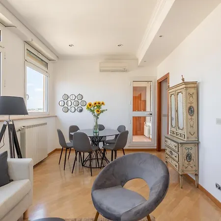 Apartamento Iflat Spacious Penthouse Near The Vatican City *