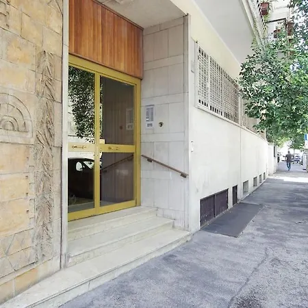 Labriola St Peter's House- Free Parking