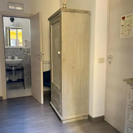 Casa Vicenza 3* Rome
