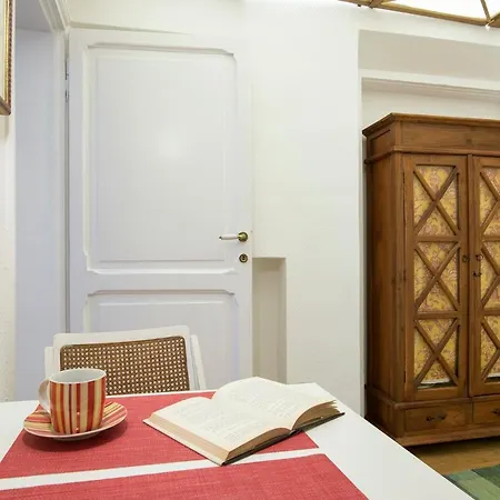Studio@piazzadispagna Apartment