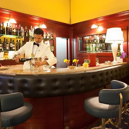 Mondial Hotel 4*