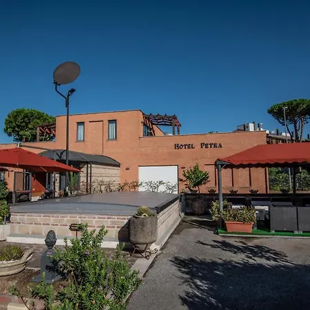 Hotell Petra 4*