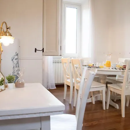 Apartament The Best Rent - Three-bedroom Close To Colosseo *