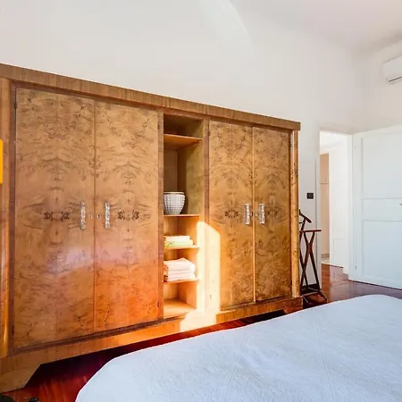 Trastevere Glorioso Wood 2 Bedrooms Apartment Rome
